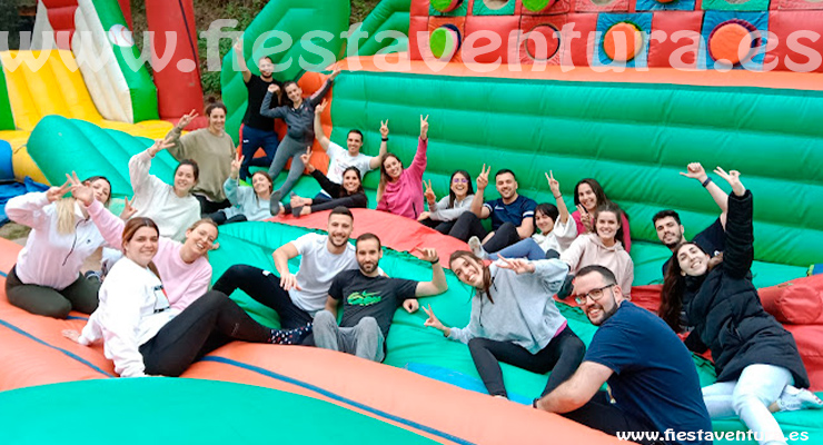Humor Amarillo a Barcelona, humor Amarillo a Lloret de Mar, activitats per a comiats, activitats celebracions, activitats Team Building, celebració comiats amb Humor Amarillo i Paintball per a celebracions